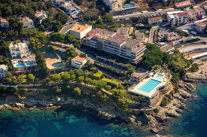 Almadraba Park Hotel with pool, Mediterranean Bay of Roses, blue water, Roses, Costa Brava, Catalonia, Spain, Europe, aerial view, birds-eyes view, aerial photography, aerial photography, overview, overview, bird's eye view, aerial photos of Spain
