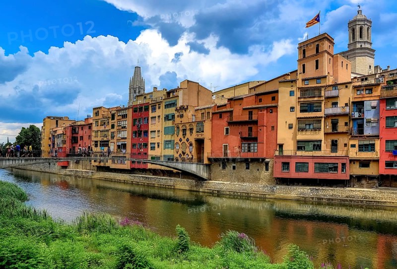 San Feliu, Church of Sant Felix, Inglesia de Sant Felix, Cathedral of Girona, colourful facades over the river Onyar, Banyoles, Cataluña, Gerona, Catalonia, Spain, Cataluña, Europe, aerial view, birds-eyes view, aerial photography, aerial photography, overview, bird's eye view