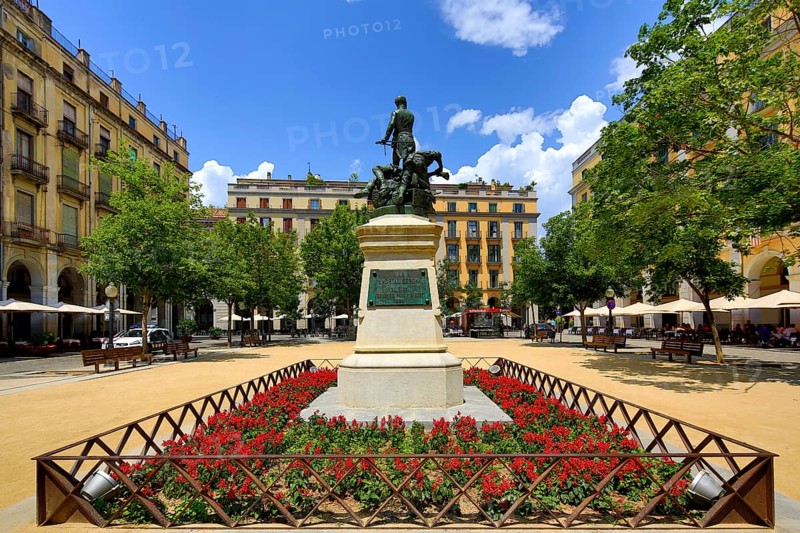 Placa de la Independencia, Independence Square, Monumento a los Defensores de Girona, Banyoles, Cataluña, Gerona, Catalonia, Spain, Cataluña, Europe, aerial view, birds-eyes view, aerial photography, aerial photography, overview, overview, bird's eye view
