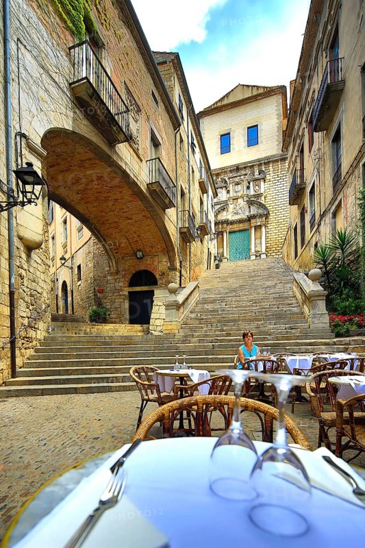 Small restaurant in the alleys of the old town of Girona, Cataluña, Gerona, Catalonia, Spain, Cataluña, Europe, aerial view, birds-eyes view, aerial photography, aerial photography, overview, overview, bird's eye view