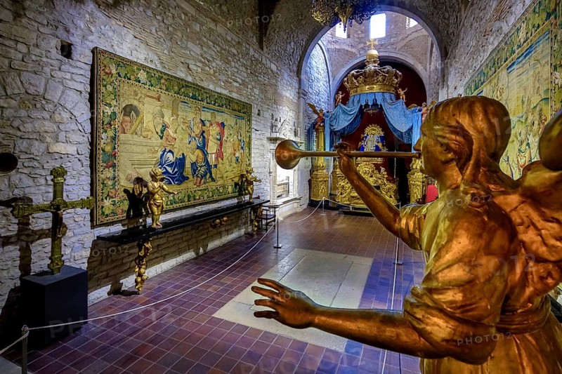Angel with Fantare, Museu d'Art, Art Museum in the Bishop's Palace, Cathedral of Santa Maria of Gerona, Catedral Santa Maria de Girona, Girona, Cataluña, Gerona, Catalonia, Spain, Cataluña, Europe, aerial view, birds-eyes view, aerial photography, aerial photography, overview, bird's eye view