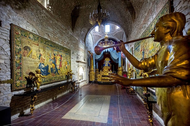 Angel with Fantare, Museu d'Art, Art Museum in the Bishop's Palace, Cathedral of Santa Maria of Gerona, Catedral Santa Maria de Girona, Girona, Cataluña, Gerona, Catalonia, Spain, Cataluña, Europe, aerial view, birds-eyes view, aerial photography, aerial photography, overview, bird's eye view
