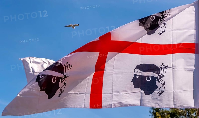 Sardinia, Sardinian flag, white flag with red cross and four Moorish heads, Bosa, Europe, Province of Oristano, Italy, banner, emblem, flag, community, history, heraldry, identity, island, insignia, culture, walls heads, Mediterranean, regional warning sign, sightseeing, symbol, tourism, tradition, coat of arms, ethnic, Italian, Mediterranean, patriotic, regional, red cross, territorial, white