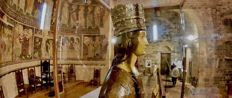 Sardinia, Madonna figure with crown, Santissima TrinitÃƒÂ di Saccargia, Romanesque church, Codrongianos, Europe, Province of Sassari, Italy, abbey church, place of worship, chiesa, religious community, place of worship, holy site, IT, church, church community, denomination, travel, destination, religion, religious site, sightseeing, tourism