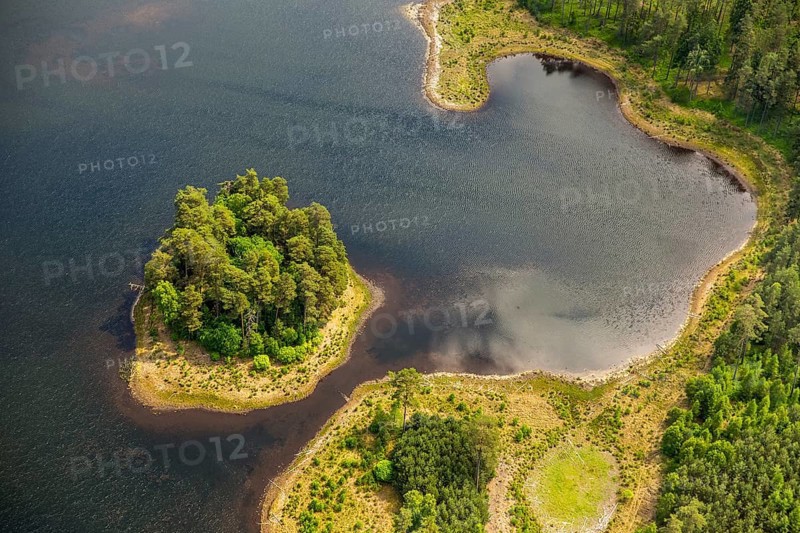 Lakeland, Pomerania, reflection, wooded island, ChoÅ'nica, Baltic Sea coast, pomorskie, Poland, Chosnica, PL, Europe, aerial view, birds-eyes view, aerial photography, aerial photography, overview, bird's eye view, northern Poland