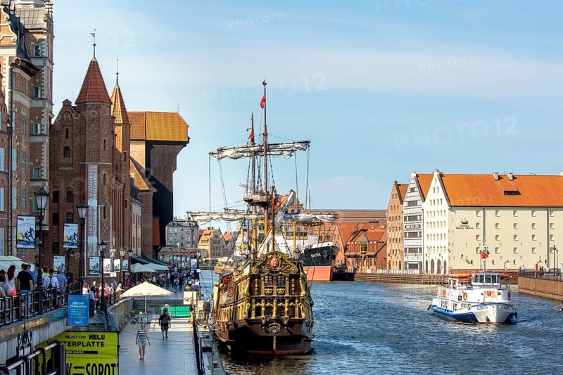 Stary Zuraw, crane gate at the Motlawa, harbour basin with cog, Åuraw, GdaÅsk, Gdansk, Baltic Sea coast, Baltic Sea, pomorskie, Pomeranian Voivodeship, Poland, Gdansk, PL, Europe, aerial photo, birds-eyes view, aerial photography, aerial photography, overview, bird's eye view
