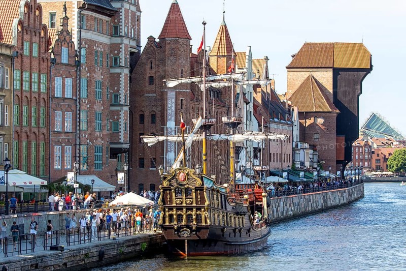 Stary Zuraw, crane gate at the Motlawa, harbour basin with cog, Åuraw, GdaÅsk, Gdansk, Baltic Sea coast, Baltic Sea, pomorskie, Pomeranian Voivodeship, Poland, Gdansk, PL, Europe, aerial photo, birds-eyes view, aerial photography, aerial photography, overview, bird's eye view