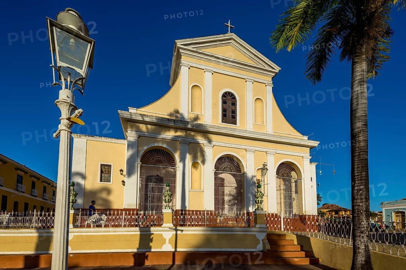 Ingelsia de la Santisima Trinidad with lantern in the centre of Trinidad, Trinidad, Cuba, Sancti Spíritus, Sancti Spíritus