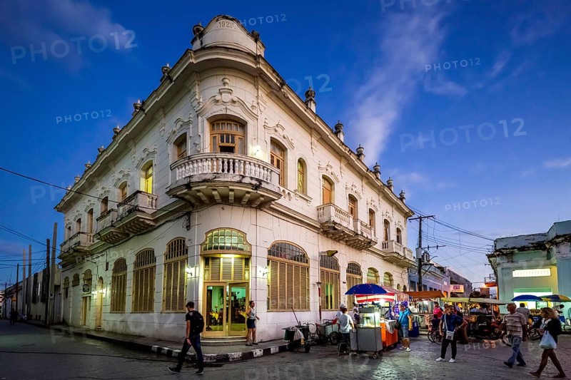 Hotel, Hostal Vista Park, Streetlife in the city centre of Santa Clara at the Parque de Santa Clara, Santa Clara, Cuba, Villa Clara