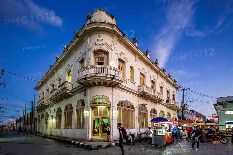 Hotel, Hostal Vista Park, Streetlife in the city centre of Santa Clara at the Parque de Santa Clara, Santa Clara, Cuba, Villa Clara