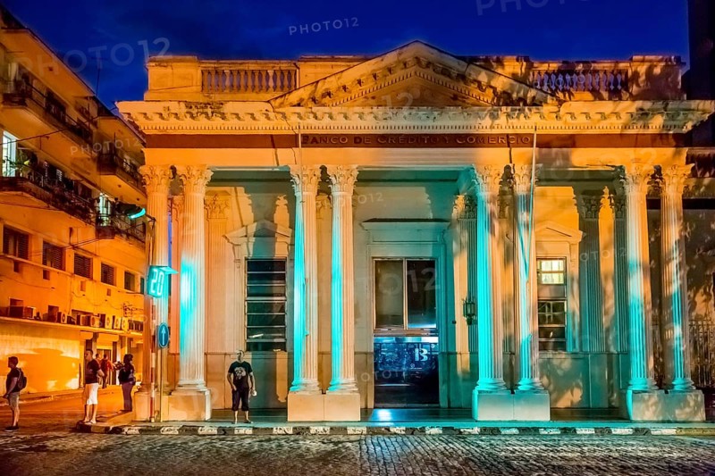Banco de Credito y Comercio, Streetlife in the city centre of Santa Clara at the Parque de Santa Clara, Santa Clara, Cuba, Villa Clara