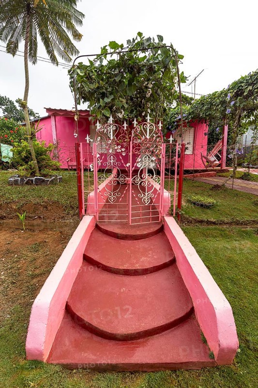 Pink coloured house with stairs, casa particular, private living in Cuba, El Fausto Tata, Viñales, Cuba, Pinar del Río, Cuba, Viñales, Pinar del Río