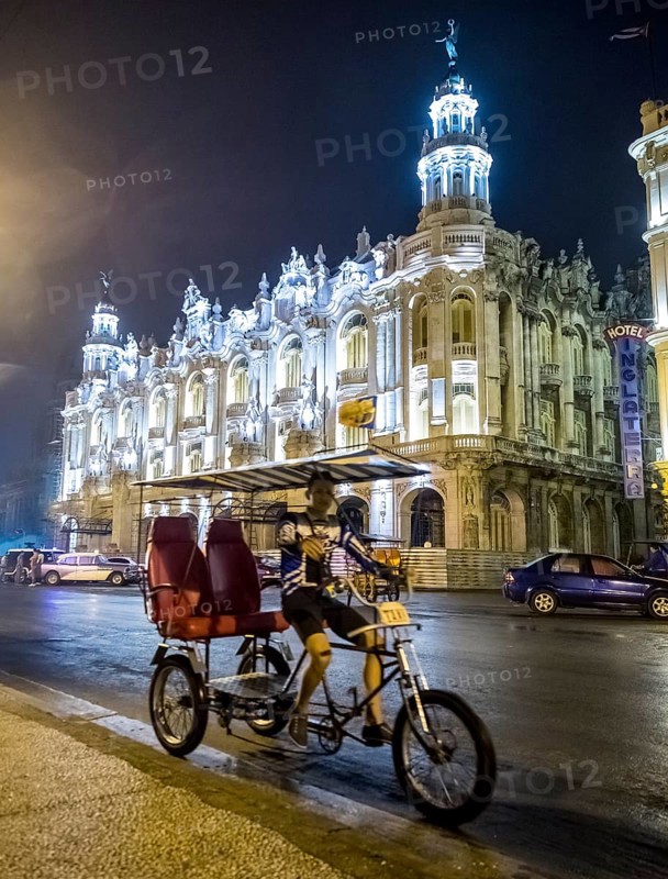 Teatro Nacional, rickshaw driver, Grand Theatre de Habana, Grand Theatre of Havana by night, Havana, La Habana, Cuba, Cuba, Central America