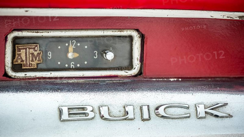 Dashboard of an old Buick road cruiser in Cuba with old car clock, La Habana, Cuba, Caribbean, Central America, Cuba, Europe, aerial photo, birds-eyes view, aerial photography, aerial photography, overview, bird's eye view