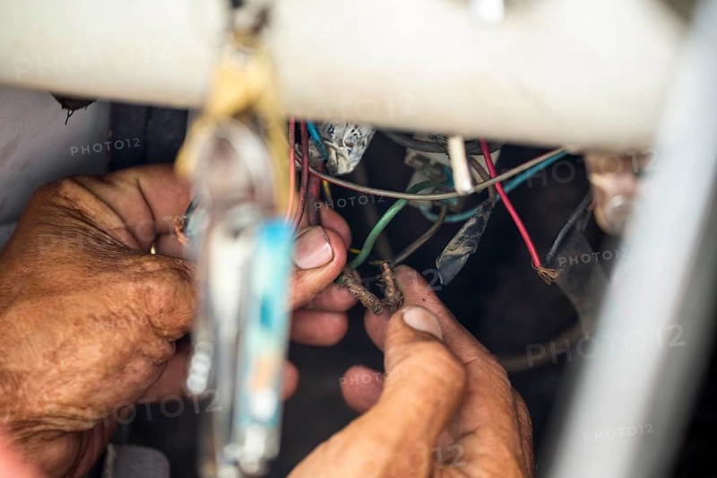 A classic car being short-circuited, car electrics in Cuba, La Habana, Cuba, Caribbean, Central America, Cuba, Europe, aerial photo, birds-eyes view, aerial photography, aerial photography, overview, bird's-eye view