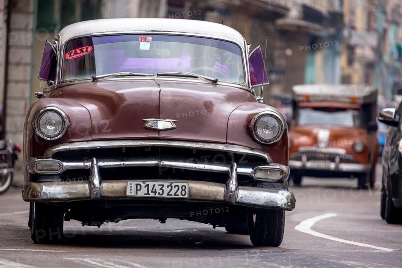 Brown vintage car in street scene, Old American street cruiser on the streets of Havana, taxi, La Habana, Havana, Cuba, Cuba, Europe, aerial view, birds-eyes view, aerial photography, aerial photography, overview, bird's eye view