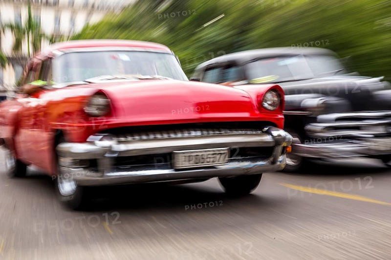 Speed, blurred, moving old car, red oldtimer in street scene, old american street cruiser on the streets of Havana, taxi, La Habana, Havana, Cuba, Cuba, Europe, aerial view, birds-eyes view, aerial photography, aerial photography, overview, bird's eye view