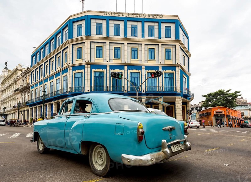 Turquoise-coloured vintage car in street scene, Old American street cruiser on the streets of Havana, Taxi, La Habana, Havana, Cuba, Cuba, Europe, aerial view, birds-eyes view, aerial photography, aerial photography, overview, bird's eye view