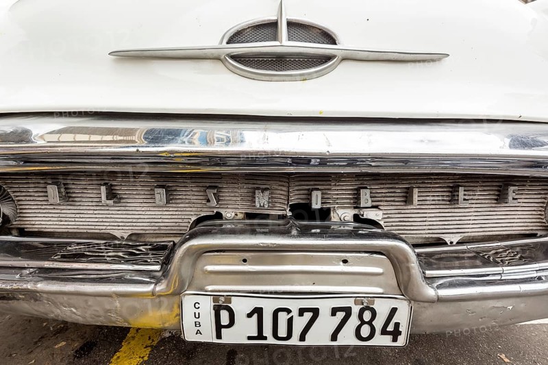 Radiator grille, white vintage car in street scene, Oldsmobile, Old American road cruiser on the streets of Havana, taxi, La Habana, Havana, Cuba, Cuba, Europe, aerial photo, birds-eyes view, aerial photography, aerial photography, overview, bird's eye view