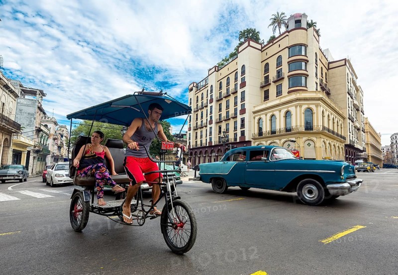 Oldtimer in street scene, bicycle rickshaw, human taxi on the street crossing at the Hotel Telegrafo, La Habana, Havana, Cuba, Cuba, Europe, aerial view, birds-eyes view, aerial photography, aerial photography, overview, bird's eye view