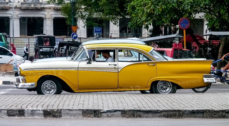Yellow vintage car in street scene, Old American street cruiser on the streets of Havana, Taxi, La Habana, Havana, Cuba, Cuba, Europe, aerial view, birds-eyes view, aerial photography, aerial photography, overview, bird's eye view