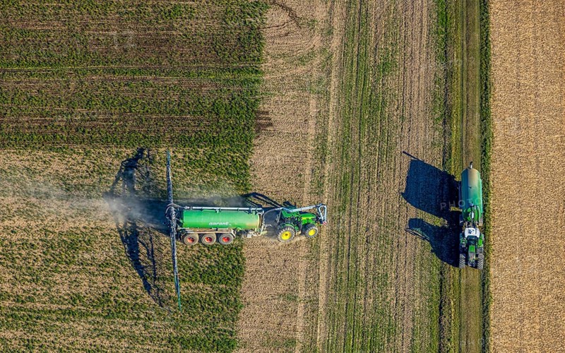 Aerial view, Tractor and agricultural spraying machine on a field, Paradiese, Soest, Soester Börde, North Rhine-Westphalia, Germany, DE, Europe, agriculture, aerial view, aerial photography, aerial photography, sprayer, tractor, overview, bird's-eye view, meadows and fields, birds-eyes view, overview