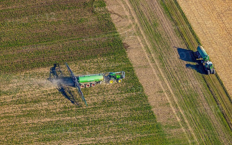 Aerial view, Tractor and agricultural spraying machine on a field, Paradiese, Soest, Soester Börde, North Rhine-Westphalia, Germany, DE, Europe, agriculture, aerial view, aerial photography, aerial photography, sprayer, tractor, overview, bird's-eye view, meadows and fields, birds-eyes view, overview