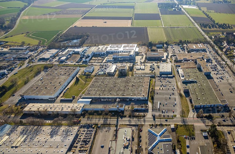 Aerial view, commercial area Schlottweg, Kaufland supermarket, CEAG Notlichtsysteme, car parks, Soest, Soester Börde, North Rhine-Westphalia, Germany, DE, Europe, commercial enterprises, commercial area, commercial property, commercial site, commercial use, industrial area, industrial site, aerial photograph, aerial photography, aerial photography, overview, bird's-eye view, birds-eyes view, overview