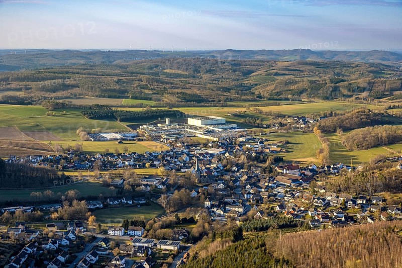 Aerial view, town centre Stockum (Sauerland) with catholic St. Pankratius church, heritage-protected church building, Tillmann Wellpappe-Verpackungen factory premises, commercial area, hilly landscape with forest and distant view, Stockum, Sundern, Sauerland, North Rhine-Westphalia, Germany, DE, Europe, commercial enterprises, commercial area, commercial property, commercial location, commercial use, industrial area, industrial location, aerial photograph, aerial photography, aerial photography, overview, bird's-eye view, overview