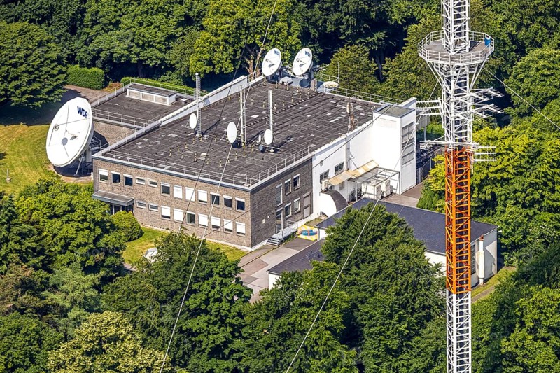 Aerial photo, radio masts Westdeutscher Rundfunk transmitter Langenberg in nature reserve, WDR satellite dish, Oberbonsfeld, Velbert, Ruhr area, North Rhine-Westphalia, Germany, DE, Europe, Langenberg, aerial photo, aerial photography, aerial photography, overview, bird's-eye view, birds-eyes view, overview