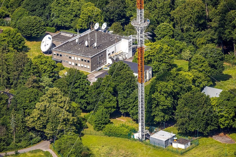 Aerial photo, radio masts Westdeutscher Rundfunk transmitter Langenberg in nature reserve, WDR satellite dish, Oberbonsfeld, Velbert, Ruhr area, North Rhine-Westphalia, Germany, DE, Europe, Langenberg, aerial photo, aerial photography, aerial photography, overview, bird's-eye view, birds-eyes view, overview