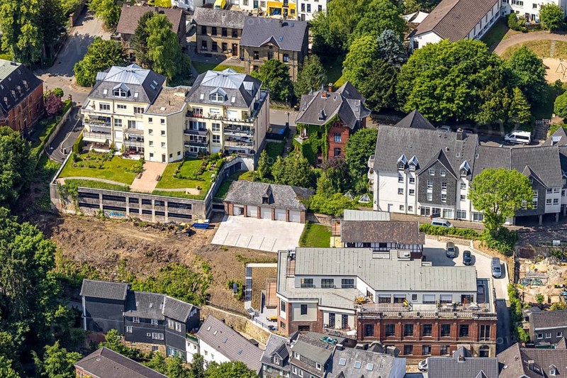 Aerial view, residential area and construction site Benderstraße corner Wiemerstraße, Oberbonsfeld, Velbert, Ruhr area, North Rhine-Westphalia, Germany, construction work, construction area, construction site, building plots, construction project, construction site, DE, Europe, property tax, real estate, Langenberg, aerial photograph, aerial photography, aerial photography, overview, bird's eye view, residential complex, living and living, residential area, residential quality, residential neighbourhood, housing estate, residential area, birds-eyes view, overview