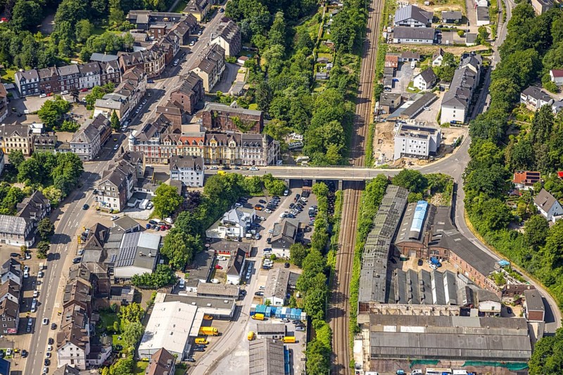 Aerial view, construction site with new building on Heeger Straße bridge, Heegerstraße residential area and historic heritage-protected houses and facades, railway tracks, Oberbonsfeld, Velbert, Ruhr area, North Rhine-Westphalia, Germany, architecture, construction work, construction workers, construction area, construction site, scaffolding, building plots, construction project, construction site, bridge, DE, monument protection, development, Europe, river, progress, building, house, Heegerstraße, industrial area, infrastructure, construction, Langenberg, aerial view, aerial photography, aerial photography, machines, planning, rails, city, urban development, roads, urban, overview, traffic network, bird's-eye view, residential area, birds-eyes view, overview