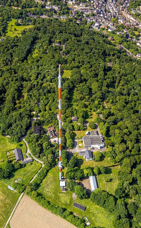 Aerial photo, radio masts Westdeutscher Rundfunk transmitter Langenberg in nature reserve, WDR satellite dish, Oberbonsfeld, Velbert, Ruhr area, North Rhine-Westphalia, Germany, DE, Europe, Langenberg, aerial photo, aerial photography, aerial photography, overview, bird's-eye view, birds-eyes view, overview