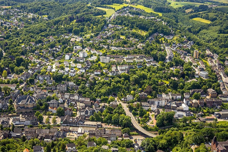 Aerial view, city view Eckeshagen with tunnel Velbert-Langenberg at Dr.-Hans-Karl-Glinz-Straße corner Hauptstraße, historic town house, Langenberg, Velbert, Ruhr area, North Rhine-Westphalia, Germany, DE, Europe, property tax, real estate, aerial view, aerial photography, aerial photography, overview, bird's eye view, residential area, living and living, residential area, residential quality, residential neighbourhood, housing estate, residential area, birds-eyes view, overview