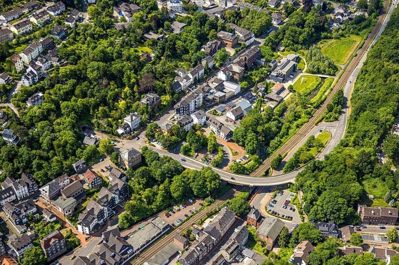 Aerial view, city view Eckeshagen with tunnel Velbert-Langenberg at Dr.-Hans-Karl-Glinz-Straße corner Hauptstraße, historic town house, Langenberg, Velbert, Ruhr area, North Rhine-Westphalia, Germany, DE, Europe, property tax, real estate, aerial view, aerial photography, aerial photography, overview, bird's eye view, residential area, living and living, residential area, residential quality, residential neighbourhood, housing estate, residential area, birds-eyes view, overview