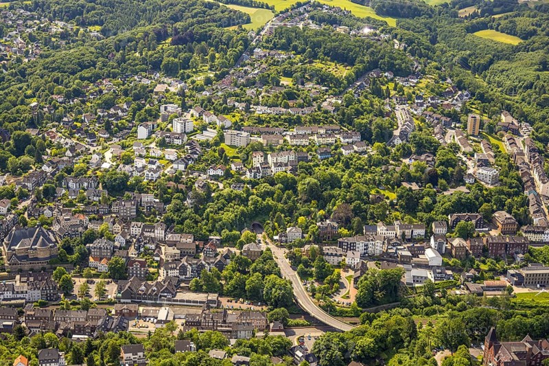 Aerial view, city view Eckeshagen with tunnel Velbert-Langenberg at Dr.-Hans-Karl-Glinz-Straße corner Hauptstraße, historic town house, Langenberg, Velbert, Ruhr area, North Rhine-Westphalia, Germany, DE, Europe, property tax, real estate, aerial view, aerial photography, aerial photography, overview, bird's eye view, residential area, living and living, residential area, residential quality, residential neighbourhood, housing estate, residential area, birds-eyes view, overview