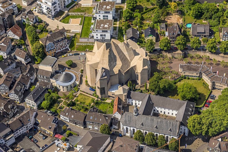 Aerial view, futuristic roof construction of the catholic church Mariendom, Franciscan monastery Hardenberg with catholic parish church St. Mariä Empfängnis, round building parish centre Glocke, Neviges, Velbert, Ruhr area, North Rhine-Westphalia, Germany, DE, Europe, aerial view, aerial photography, aerial photography, overview, bird's-eye view, overview