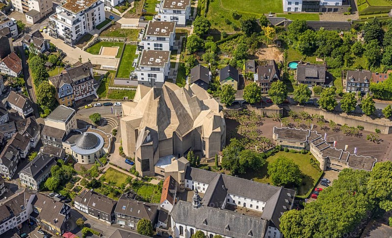 Aerial view, futuristic roof construction of the catholic church Mariendom, Franciscan monastery Hardenberg with catholic parish church St. Mariä Empfängnis, round building parish centre Glocke, Neviges, Velbert, Ruhr area, North Rhine-Westphalia, Germany, DE, Europe, aerial view, aerial photography, aerial photography, overview, bird's-eye view, overview