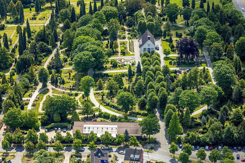 Aerial view, cemetery of the Protestant cemetery and chapel, Velbert, Ruhr area, North Rhine-Westphalia, Germany, burial place, DE, Europe, cemetery, memorial, place of worship, graves, cemetery, aerial view, aerial photography, aerial photography, resting place, overview, bird's-eye view, overview, VelbertMitte