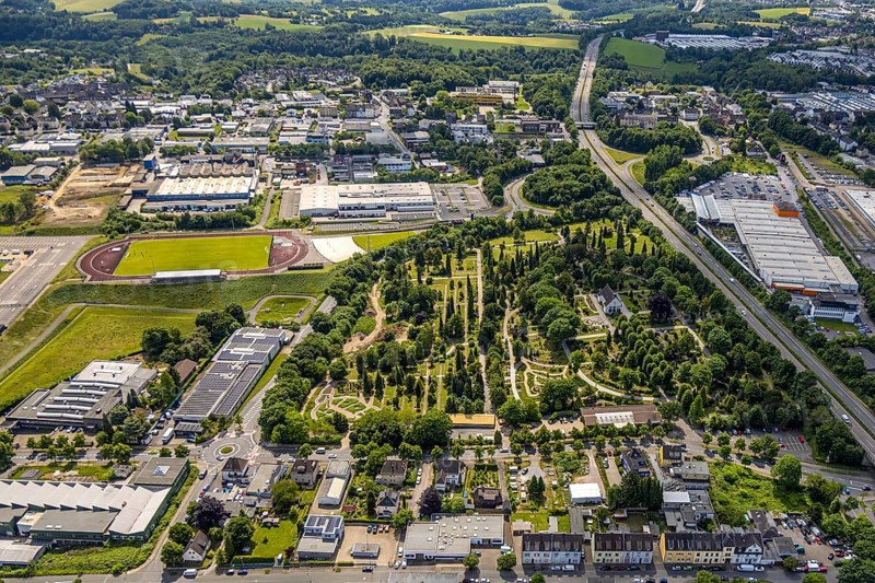 Aerial view, cemetery of the evang. Cemetery and chapel, EMKA sports centre and A535 motorway, behind industrial estate Industriestraße, Velbert, Ruhr area, North Rhine-Westphalia, Germany, burial site, DE, Europe, cemetery, memorial site, commercial enterprises, commercial area, commercial property, commercial use, Gottesacker, graves, burial ground, industrial site, aerial photograph, aerial photography, aerial photography, resting place, overview, bird's-eye view, birds-eyes view, overview, VelbertMitte