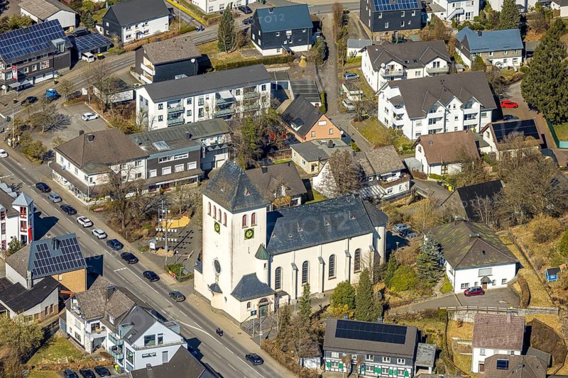 Aerial view, St. Antonius Church in the town centre, Gerlingen, Wenden, Sauerland, North Rhine-Westphalia, Germany, place of worship, DE, Europe, place of worship, holy site, church, parish, aerial view, aerial photography, aerial photography, religion, religious site, overview, bird's-eye view, overview