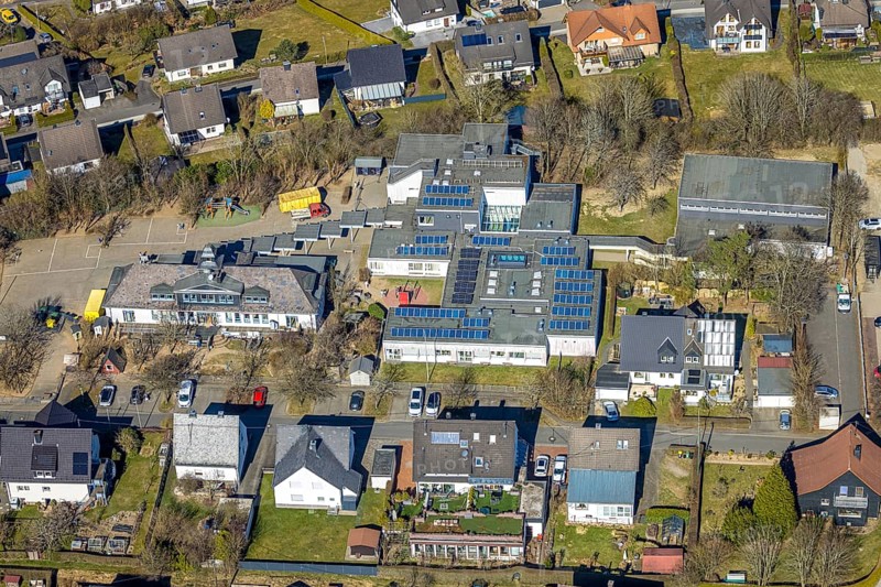 Aerial view, day nursery Unterm Regenbogen, community primary school Hünsborn, Kardinal-Jäger-Straße, Hünsborn, Wenden, Sauerland, North Rhine-Westphalia, Germany, DE, Europe, kindergarten, day nursery, day care centre, day nursery, aerial photography, aerial photography, overview, bird's eye view, overview