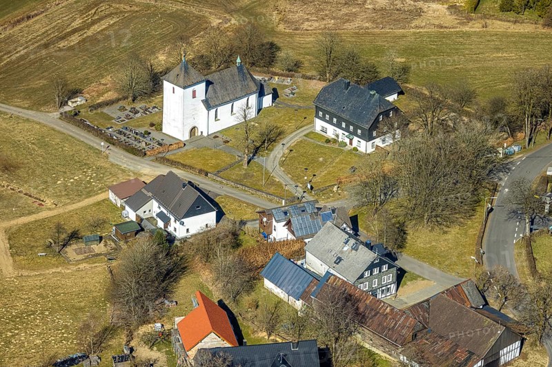 Aerial view, St. Mary's Catholic Church and cemetery, Römershagen, Wenden, Sauerland, North Rhine-Westphalia, Germany, place of worship, DE, Europe, cemetery, memorial, place of worship, house of God, graves, burial ground, sacred site, church, parish, aerial photograph, aerial photography, aerial photography, religion, religious site, resting place, overview, bird's-eye view, overview