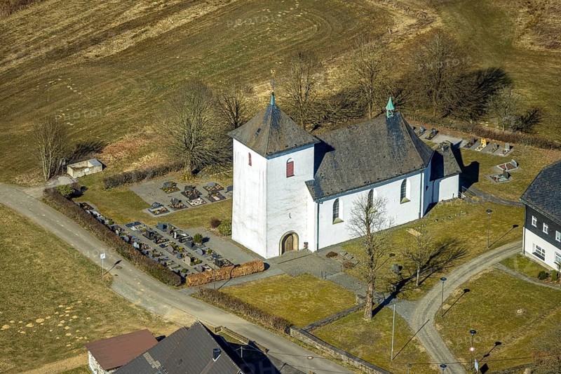 Aerial view, St. Mary's Catholic Church and cemetery, Römershagen, Wenden, Sauerland, North Rhine-Westphalia, Germany, place of worship, DE, Europe, cemetery, memorial, place of worship, house of God, graves, burial ground, sacred site, church, parish, aerial photograph, aerial photography, aerial photography, religion, religious site, resting place, overview, bird's-eye view, overview