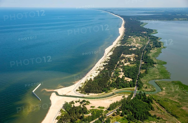 UnieÅ'cie, nest, beach, lagoon-like Jamno, Lake Jamunder, lagoon, Baltic Sea coast, Województwo zachodniopomorskie, Poland, Uniescie, Województwo zachodniopomorskie, PL, Europe, aerial photo, birds-eyes view, aerial photography, overview, bird's-eye view, northern Poland