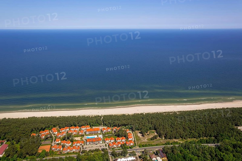 Beach west of KoÅ'obrzeg, Kolobrzeg, Rogowo, Baltic Sea coast, Województwo zachodniopomorskie, Poland, Województwo zachodniopomorskie, PL, Europe, aerial view, birds-eyes view, aerial photography, aerial photography, overview, bird's eye view, northern Poland