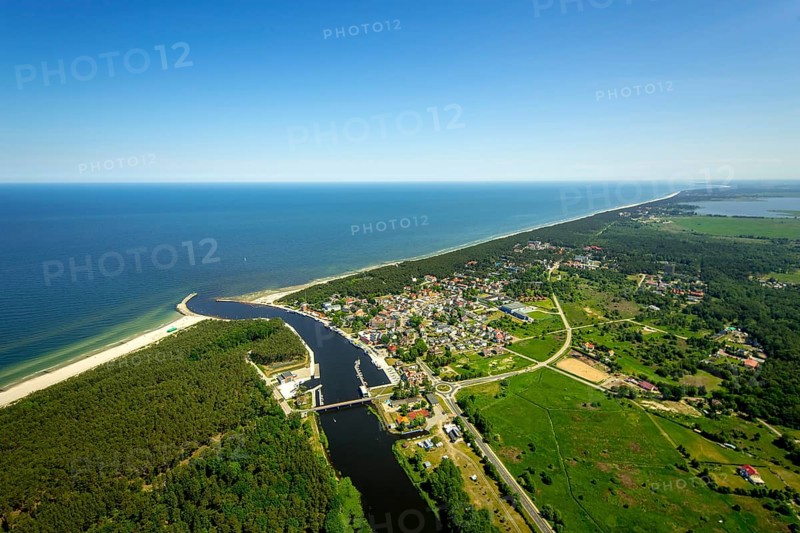 Beach west of KoÅ'obrzeg, Kolobrzeg, Rogowo, Baltic Sea coast, Województwo zachodniopomorskie, Poland, Województwo zachodniopomorskie, PL, Europe, aerial view, birds-eyes view, aerial photography, aerial photography, overview, bird's eye view, northern Poland