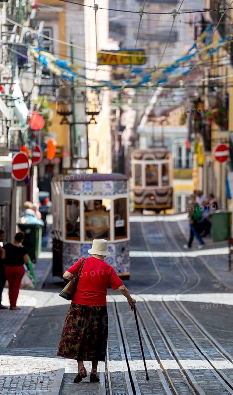 Elevador da Gloria funicular railway, link between the Baixa district and the higher Chiado district, Lisbon, Lisbon district, Portugal