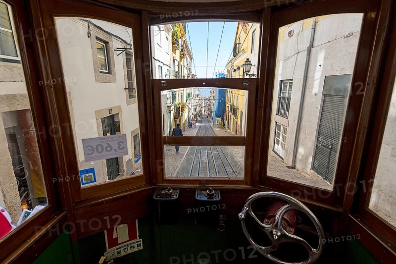 Elevador da Gloria funicular railway, link between the Baixa district and the higher Chiado district, Lisbon, Lisbon district, Portugal